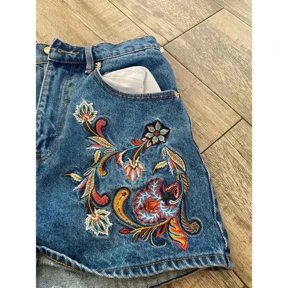 Juicy Couture Black Label Embroidery Denim Short Size 25 - Picture 2 of 5